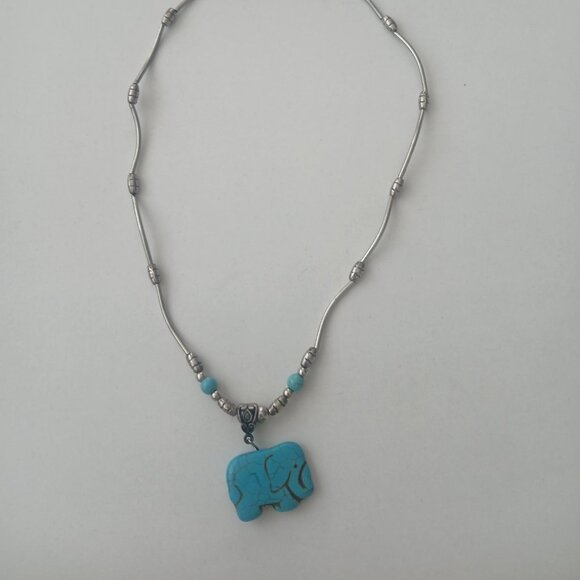 CUTE TURQUOISE-COLORED ELEPHANT NECKLACE - Picture 2 of 3